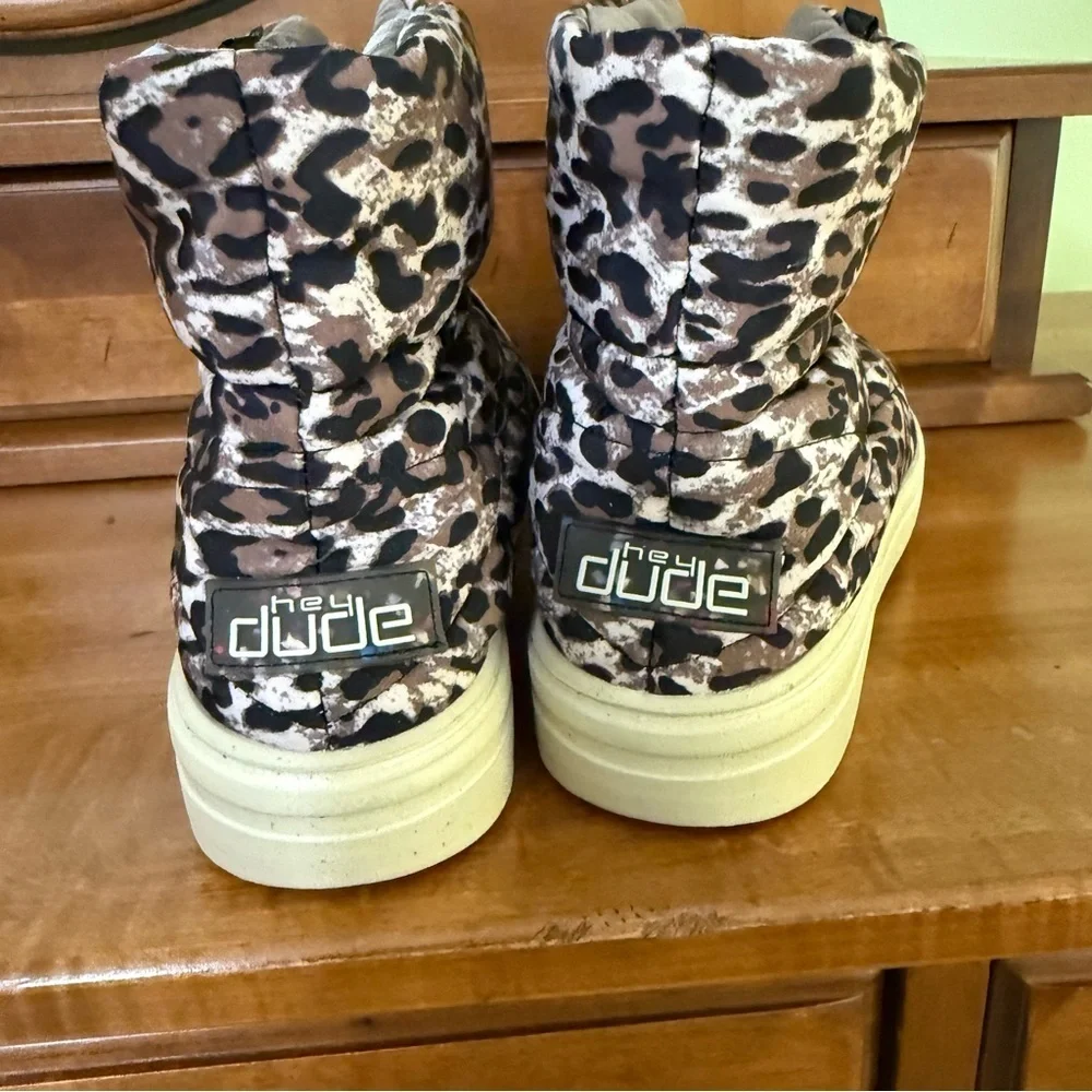 Hey Dude woman’s‎ 6 Margot Eco Leopard Boots camo slipper slip on